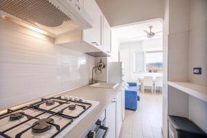 A kitchen or kitchenette at Riva al mare