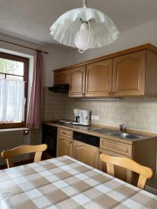 Kuchyň nebo kuchyňský kout v ubytování Privathaus Wehle