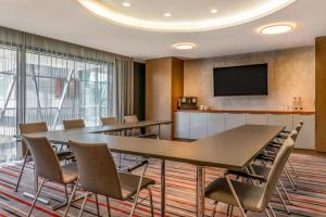 TV in/ali zabaviščno središče v nastanitvi Sheraton Zürich Hotel