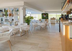 Reštaurácia alebo iné gastronomické zariadenie v ubytovaní Alcazaba Lagoon 2221