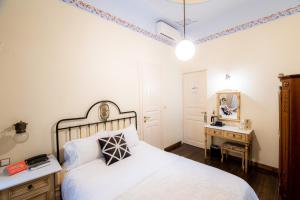 A bed or beds in a room at Archontiko Naoumidi
