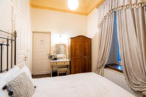 A bed or beds in a room at Archontiko Naoumidi
