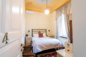 A bed or beds in a room at Archontiko Naoumidi