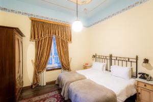 A bed or beds in a room at Archontiko Naoumidi