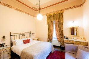 A bed or beds in a room at Archontiko Naoumidi