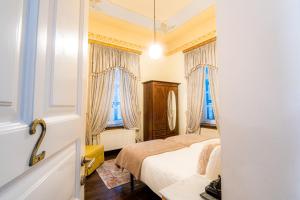 A bed or beds in a room at Archontiko Naoumidi