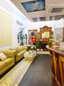 Χώρος καθιστικού στο City London Hotel