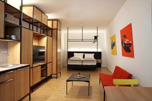 Kuchyň nebo kuchyňský kout v ubytování S12 - Boardinghouse by Hotel Trezor + 10 fotografií