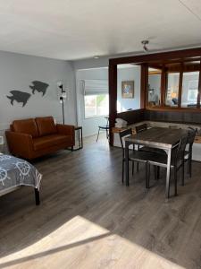 Posezení v ubytování The Guesthouse Ocean View Cottages + 16 fotografií