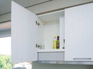 una cocina con armarios blancos y una ventana en N3A1 - New, Nice, for Long and Short Stay, en Asunción