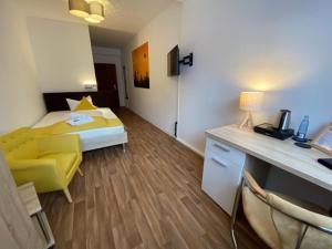 Postel nebo postele na pokoji v ubytování Hotel Rathaus