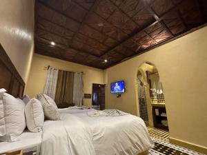 Postel nebo postele na pokoji v ubytování Hotel Riad Xaluca