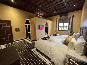 Postel nebo postele na pokoji v ubytování Hotel Riad Xaluca