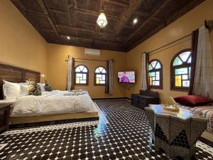 Postel nebo postele na pokoji v ubytování Hotel Riad Xaluca