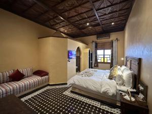 Postel nebo postele na pokoji v ubytování Hotel Riad Xaluca