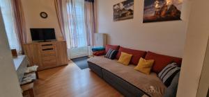 TV a/nebo společenská místnost v ubytování ciao-aschau Haus zur Burg Ap104 Pabst
