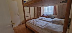 Postel nebo postele na pokoji v ubytování ciao-aschau Haus zur Burg Ap104 Pabst