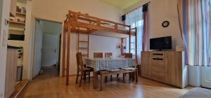 TV a/nebo společenská místnost v ubytování ciao-aschau Haus zur Burg Ap104 Pabst