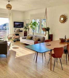 Zdjęcie z galerii obiektu Appartement de charme vue mer w Cassis