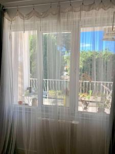 Zdjęcie z galerii obiektu Appartement de charme vue mer w Cassis