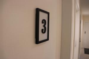 a picture of the number three on a wall at Dockside Lodge in Liverpool