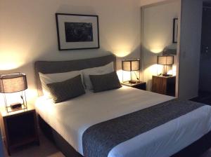 Postel nebo postele na pokoji v ubytování Morgan Suites