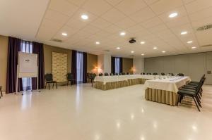 The business area and/or conference room at YIT Vía Sevilla Mairena