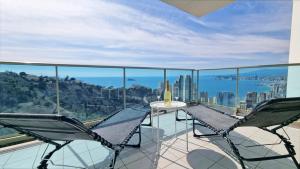 Fotografie z fotogalerie ubytování Terraza privada y soleada con vistas al mar - planta 26 v destinaci Benidorm
