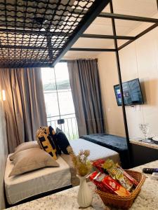 a bedroom with a bed and a table with a basket at LOFT BC in Balneário Camboriú