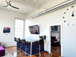TV a/nebo společenská místnost v ubytování Penthouse: Casa Colore