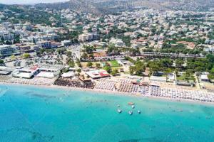 an aerial view of a resort on the beach at Feels like home (Vari) in Vari