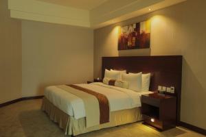 Widus Hotel Clark客房内的一张或多张床位
