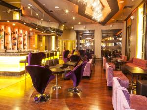 Widus Hotel Clark的休息区