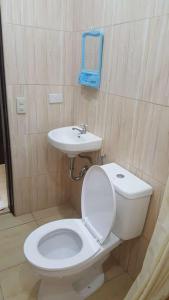 Koupelna v ubytování Al Shamsa Homes