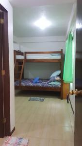 Postel nebo postele na pokoji v ubytování Al Shamsa Homes + 4 fotografie