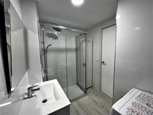 Kúpeľňa v ubytovaní VER853 - Estudio con terraza vistas al mar, Piscina, Playa, Centro