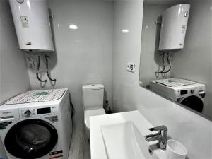 Kúpeľňa v ubytovaní VER853 - Estudio con terraza vistas al mar, Piscina, Playa, Centro