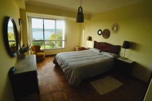 A bed or beds in a room at Primero Seixo antiguo