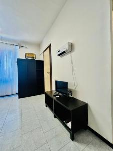 TV a/nebo společenská místnost v ubytování Bertolazzi Apartment