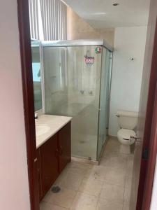 Ένα μπάνιο στο Hermoso y amplio departamento c/Alberca Interlomas