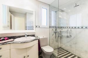 A bathroom at Alcanada Paradise