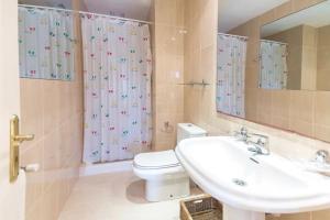A bathroom at Alcanada Paradise