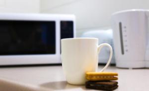 Příslušenství pro přípravu čaje a kávy v ubytování A & A Motel