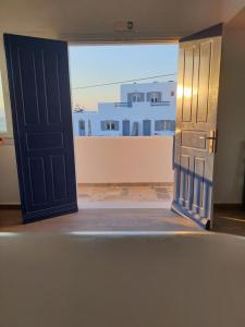 an open door with a view of a balcony at Hotel Kastelakia Mykonos in Mýkonos City