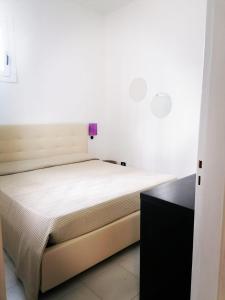 a bedroom with a bed and a black dresser at ALLEGRA - Casa Vacanze Torre dell'Orso in Torre dell'Orso +16 photos