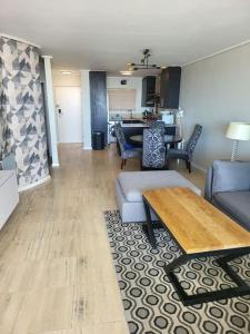 Dapur atau dapur kecil di Lovely Apartment in Milnerton