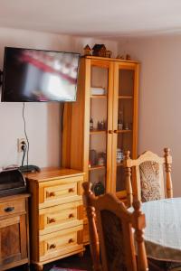 A television and/or entertainment centre at Gazdov dvor