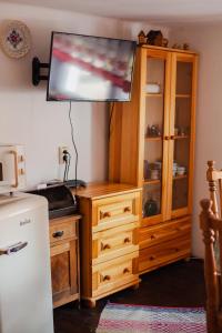 A television and/or entertainment centre at Gazdov dvor