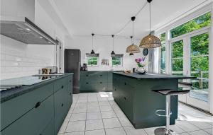 Kuchyň nebo kuchyňský kout v ubytování Nice Home In Humble With House Sea View