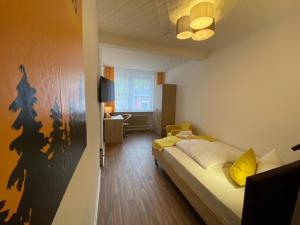 Postel nebo postele na pokoji v ubytování Hotel Rathaus